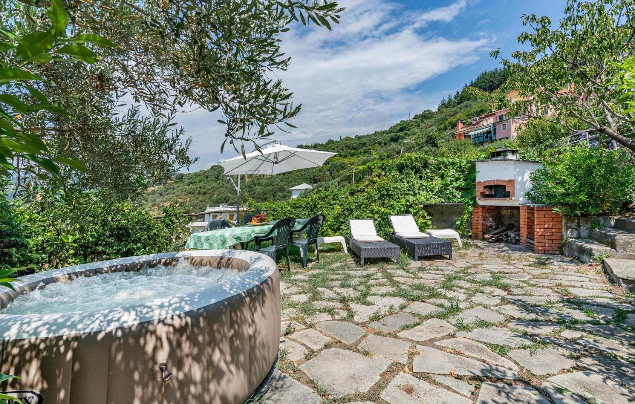 Awesome Home In Moneglia With Kitchen Екстериор снимка