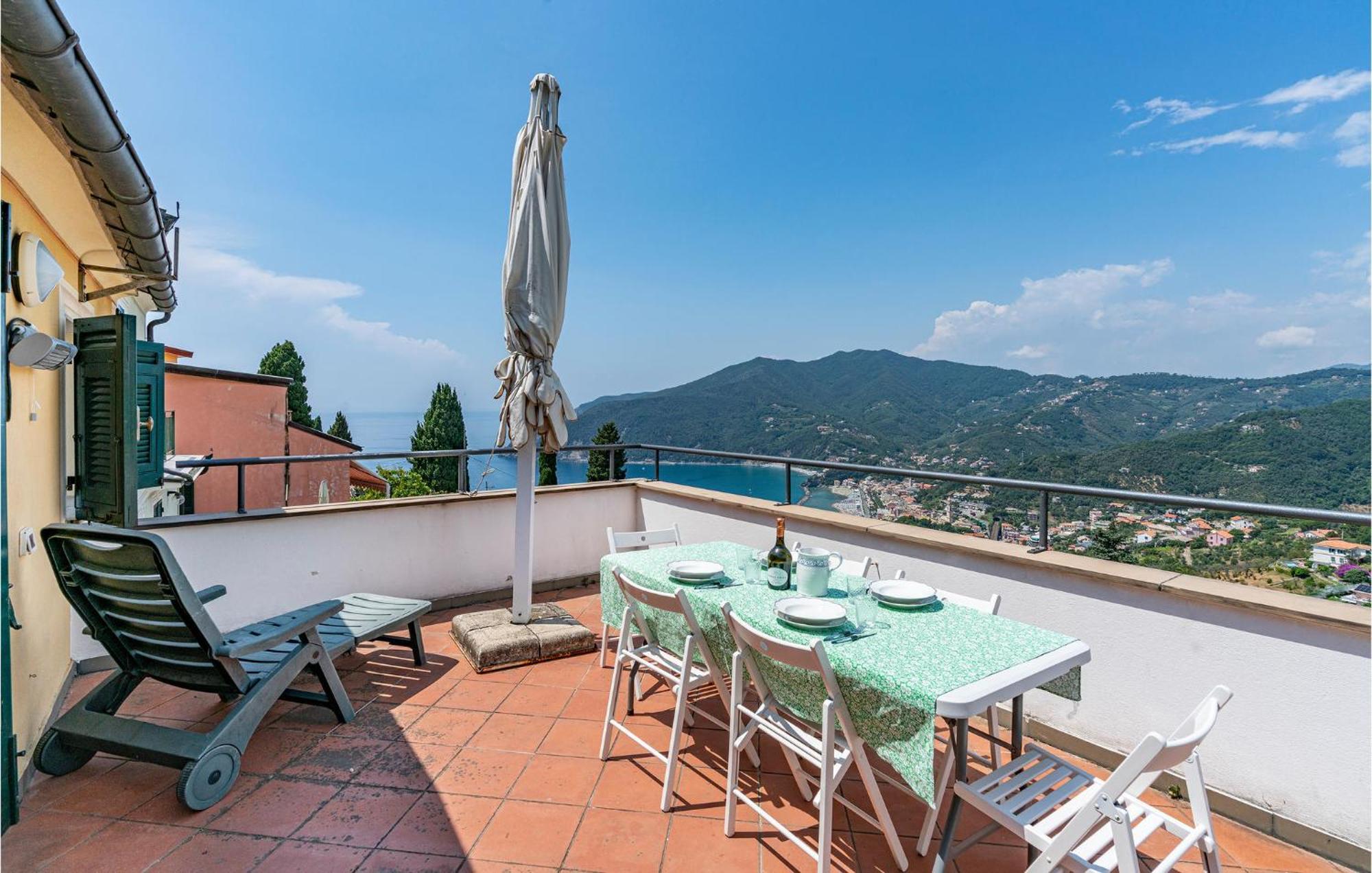 Awesome Home In Moneglia With Kitchen Екстериор снимка